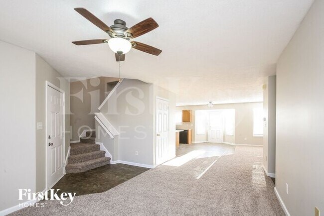 Foto del edificio - 6638 Crestwell Ln