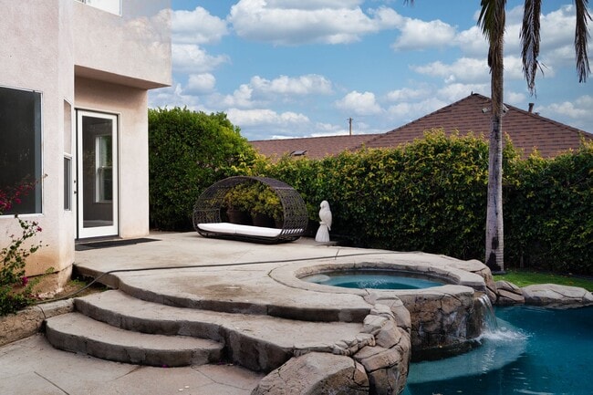 Foto del edificio - 8240 Sheffield Rd