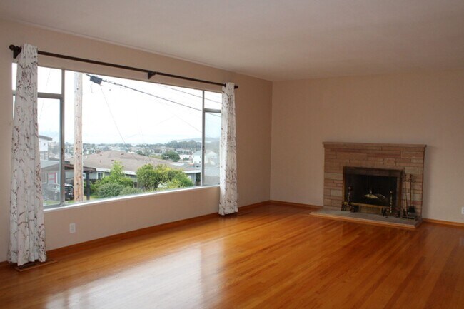 Building Photo - 6775 Kenilworth Ave