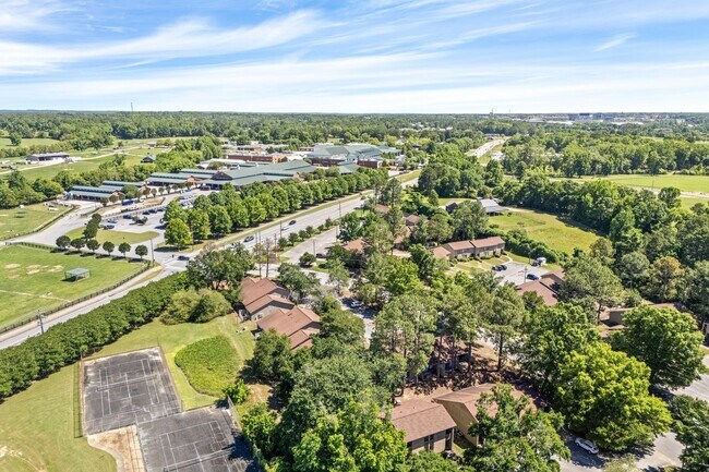 Building Photo - 1016 Stonegate Dr