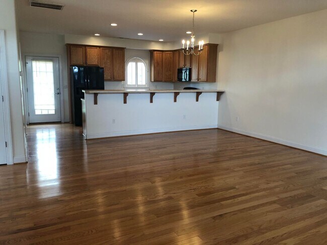Building Photo - Quiet Blacksburg Townhome with 2 Car Garage