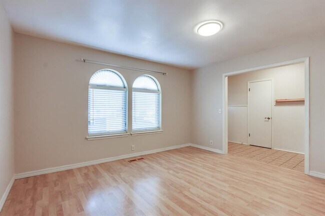 Foto del edificio - 11208 Surrey Hills Blvd