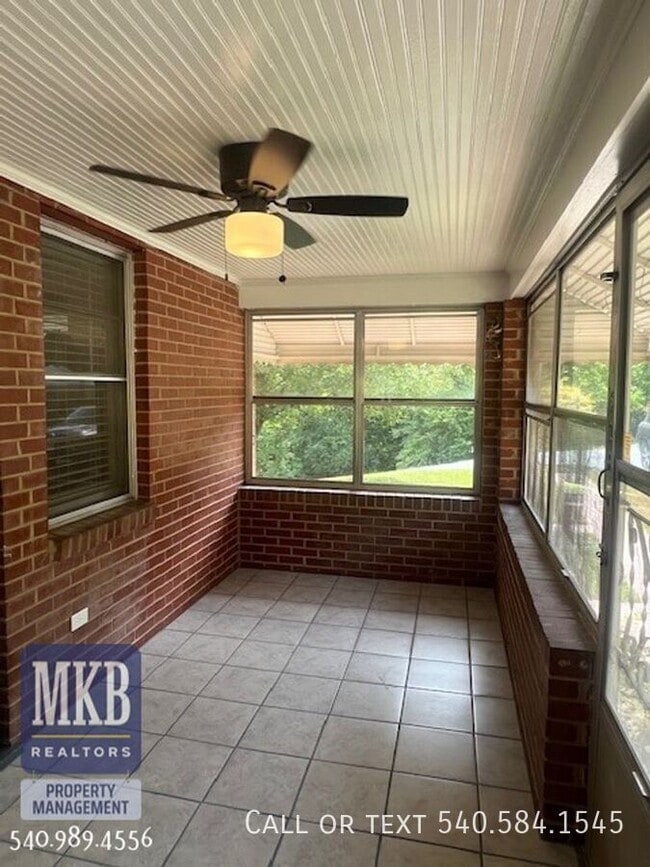 Building Photo - 6099 Franklin Rd