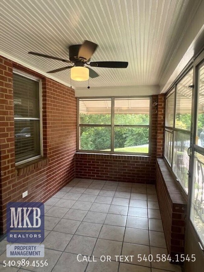 Foto del edificio - 6099 Franklin Rd