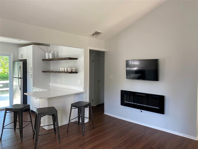 Foto del edificio - 202 Oakwood Rd
