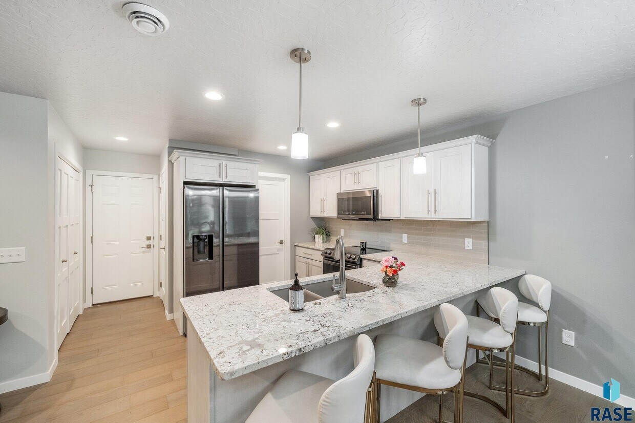Primary Photo - 7563 S Grand Arbor Pl