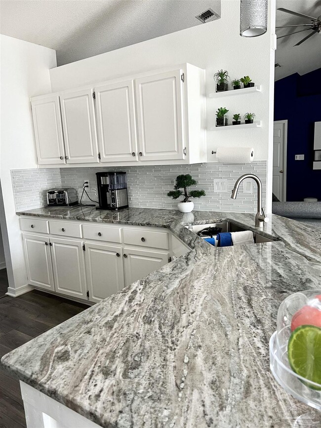 Foto del edificio - 1987 Alfred Blvd