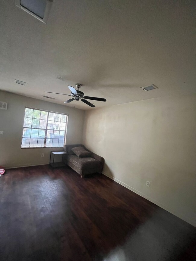 Foto del edificio - Cute 2Br 1.5Ba Townhome off Old Trolley Road