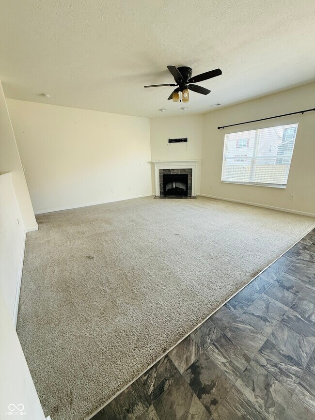 Building Photo - 822 Blue Ash Trail