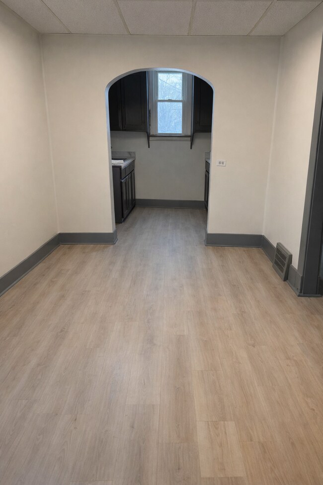 Foto del edificio - 7610 Rosewood Ave