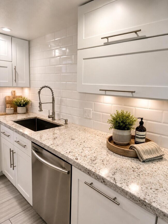 Foto del edificio - 7940 E Camelback Rd