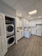 Building Photo - 24 Dundas St