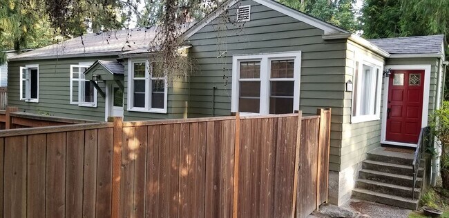 Foto del edificio - 4 br, 1 bath House - 18560 26th Ave NE