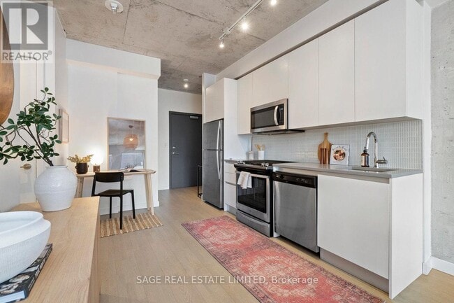 Photo du bâtiment - 246-246 Logan Ave