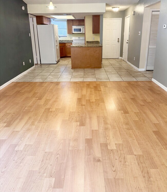 Foto del edificio - 512 Eberhart Ln