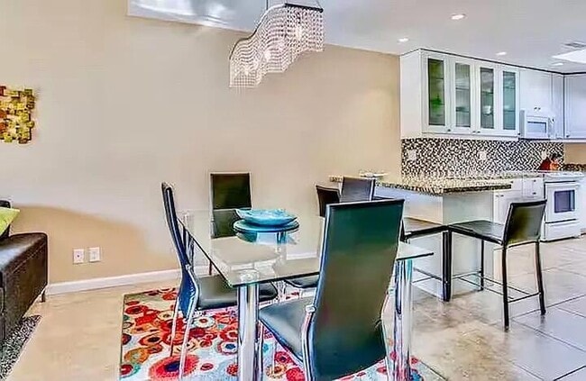 Foto del edificio - 1407 N Sunrise Way