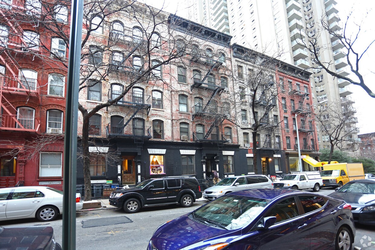 Primary Photo - 427-431 E 73rd St