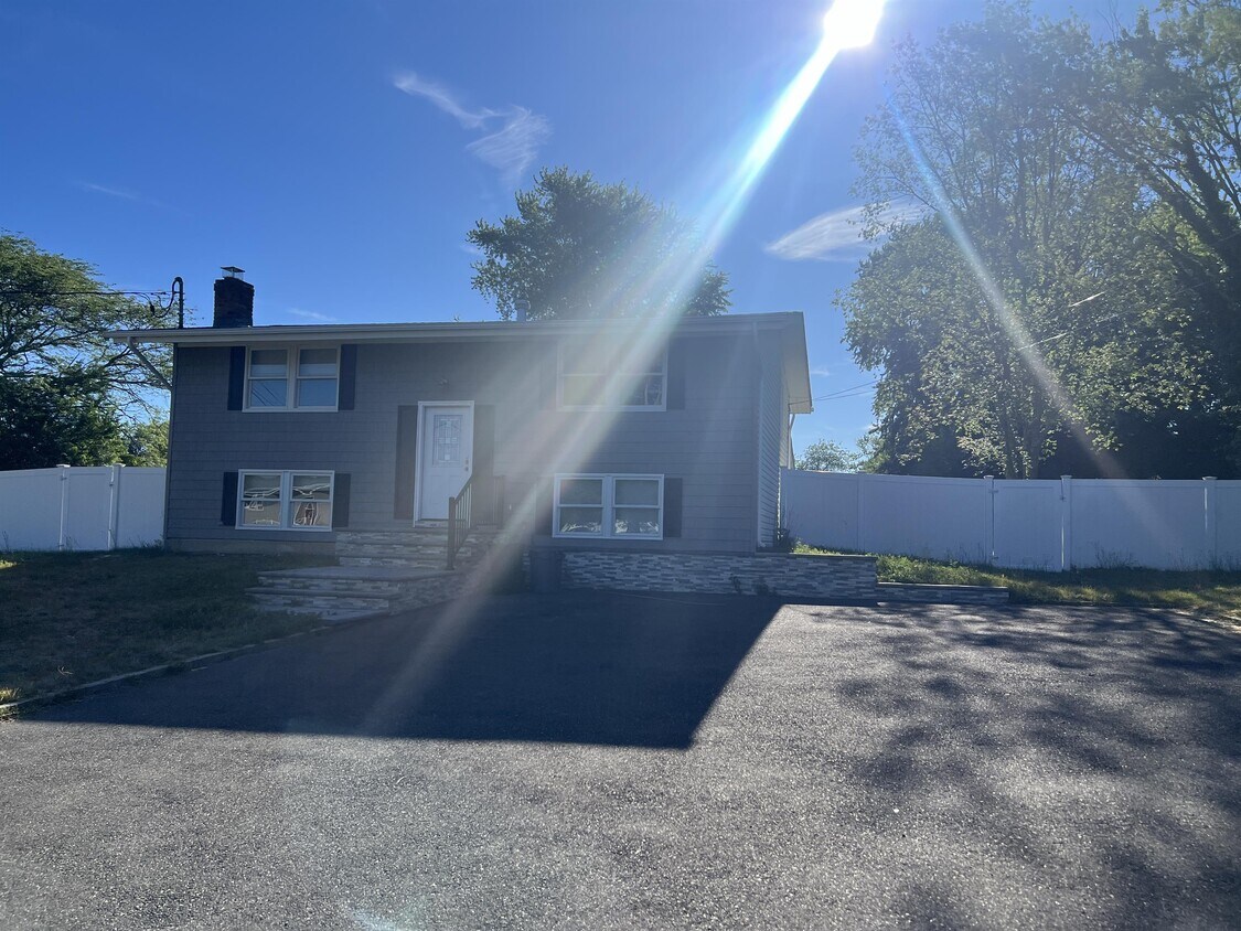 Foto principal - 21 Pheasant Ln