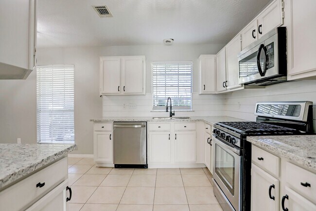 Foto del edificio - 5106 Spring Cir Dr