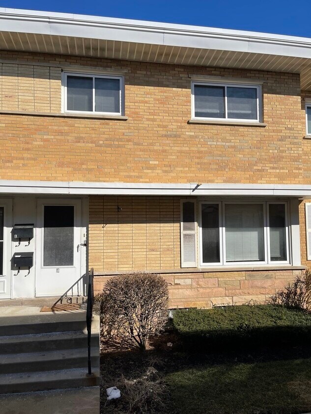Primary Photo - 7834 W Lawrence Ave