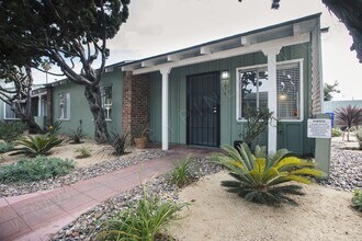 Building Photo - 1617 Scott St