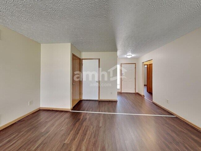 Foto del edificio - 1960 Queens Meadow Ln