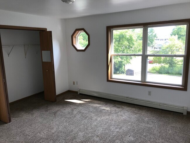 Front Bedroom - 936 Woodville Rd