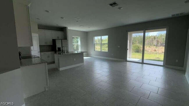 Foto del edificio - 460 Westchester Dr