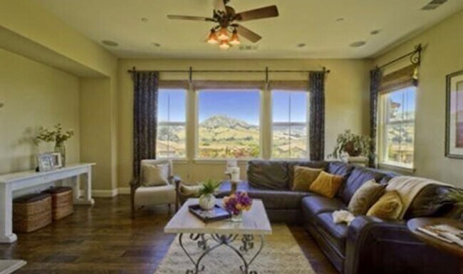 Foto del edificio - Beautiful 4Bd/4.5 Bath home on acre