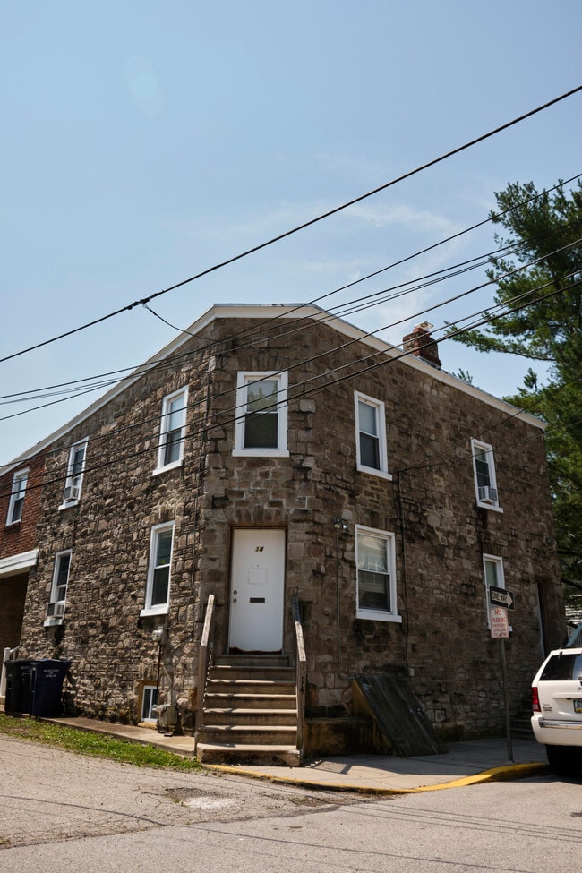 Building Photo - 201 Locust St