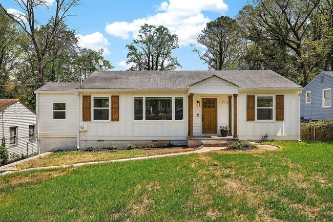 Photo - 1310 Kenilworth Dr SW House