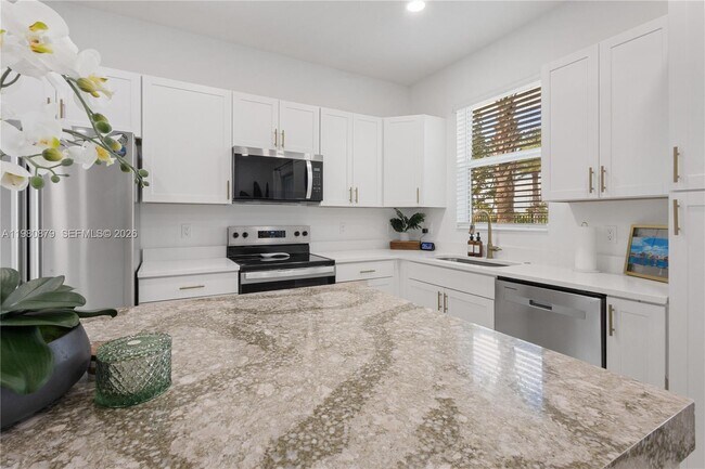 Foto del edificio - 4820 Longwood Lake Sq