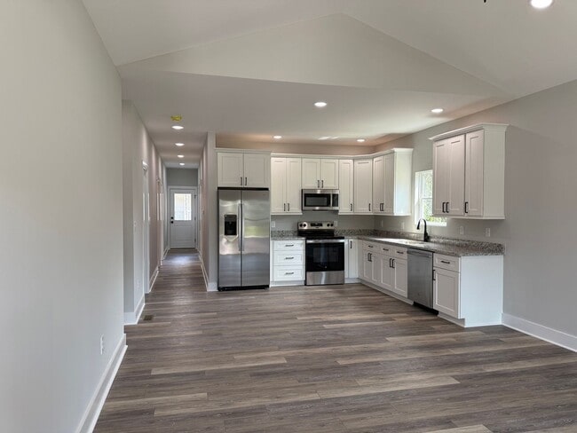 Building Photo - Newly Built 3-Bedroom Gem with Easy Highwa...