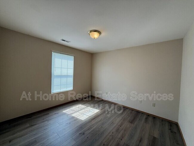 Building Photo - 1132 S Clifton Ave