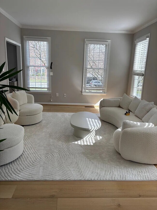 Foto del edificio - 10375 Wetherburn Rd