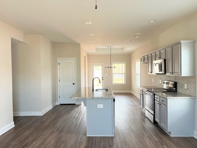 Building Photo - Beautiful 4BD/2BA Home with Open Floor Pla...