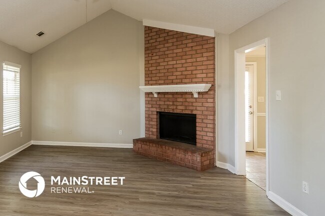 Foto del edificio - 6651 Elmore Woods Cove