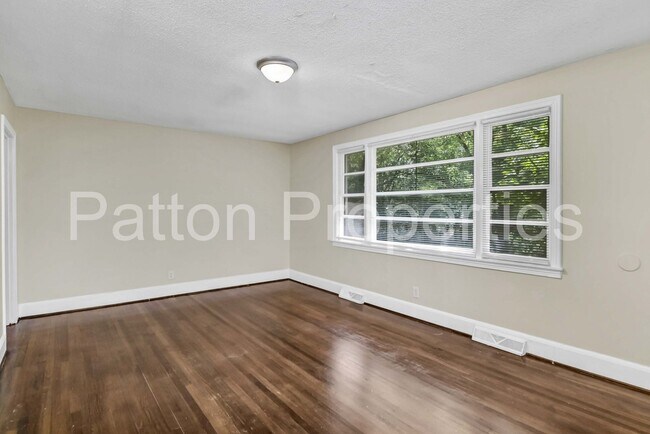 Foto del edificio - 3901 Bright Ave