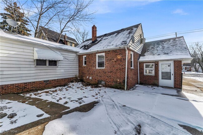 Foto del edificio - 27681 Lakeshore Blvd