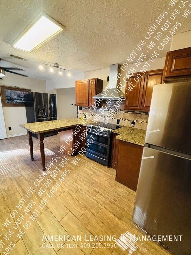 Foto del edificio - 1385 Howell St