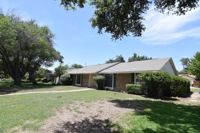 Building Photo - 2102 Buckskin Trail