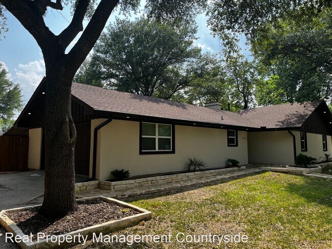 Building Photo - 3 br, 2 bath House - 1302 Royal Dr.