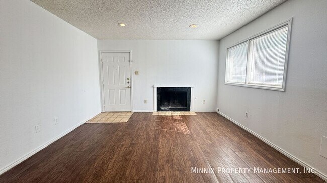 Foto del edificio - 8208 Vernon Ave