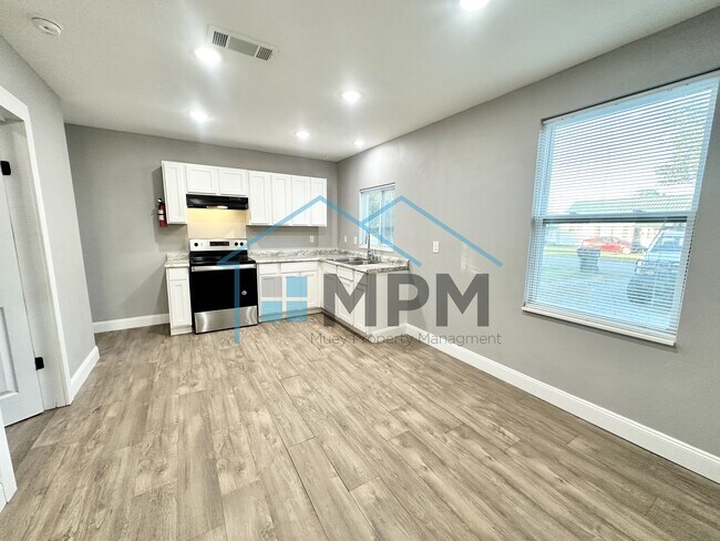 Foto del edificio - 119 S Riverbend Dr
