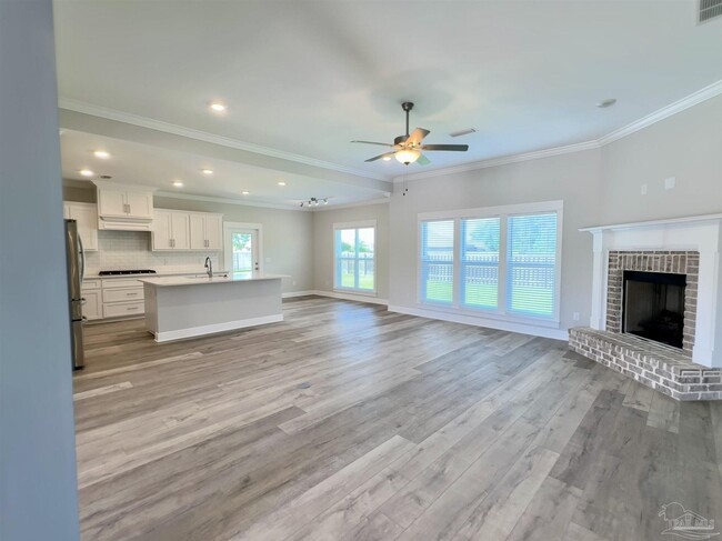 Foto del edificio - 6044 Huntington Creek Blvd