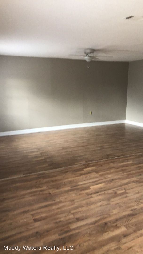 Foto del edificio - 3 br, 1 bath House - 5104 Crestwood Cv