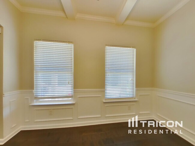 Foto del edificio - 4050 Tarnwood Pl