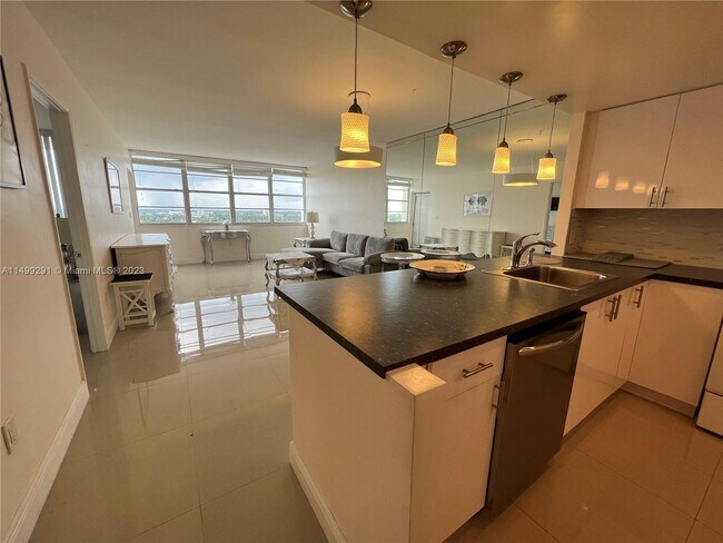 Building Photo - 1351 NE Miami Gardens Dr