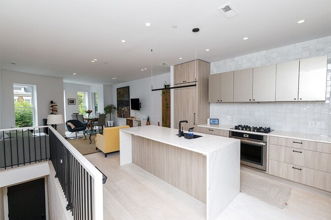 Building Photo - Modern Penthouse in Columbia Heights