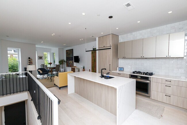 Foto del edificio - Modern Penthouse in Columbia Heights